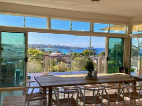 Large luxury house with stunning beach views, Mollymook